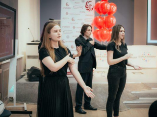 Доступная лингвистическая среда: опыт КВШП