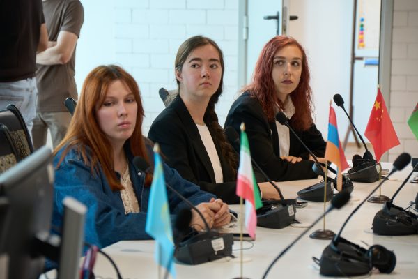 Переводческий хакатон: как в КВШП отметили Международный день перевода