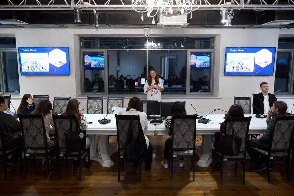 CITS Hosts Expert Meeting with Professional Translator amd Interpreter