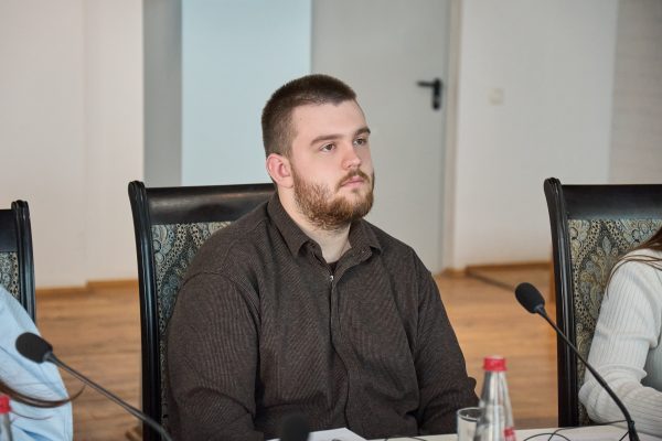 Памяти павших будем достойны