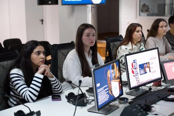 CITS Hosts Expert Meeting with Professional Translator amd Interpreter